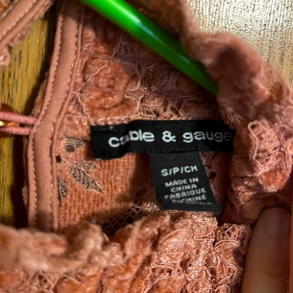 Adorable Lacey ruffled blouse - Picture 8 of 8